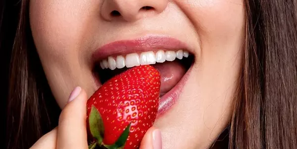 Эстетика и функциональность: как виниры и имплантаты помогают улучшить качество жизни